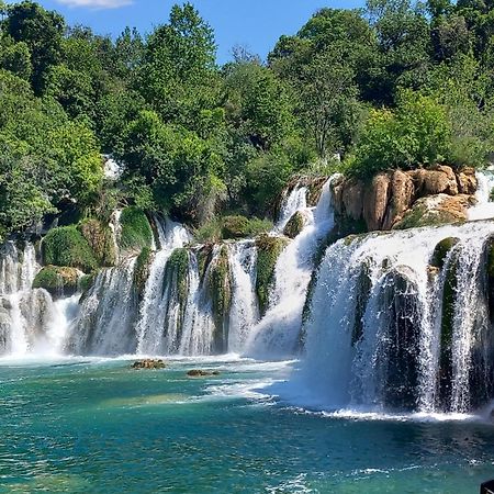 Malin Guesthouse Skradin Exterior photo